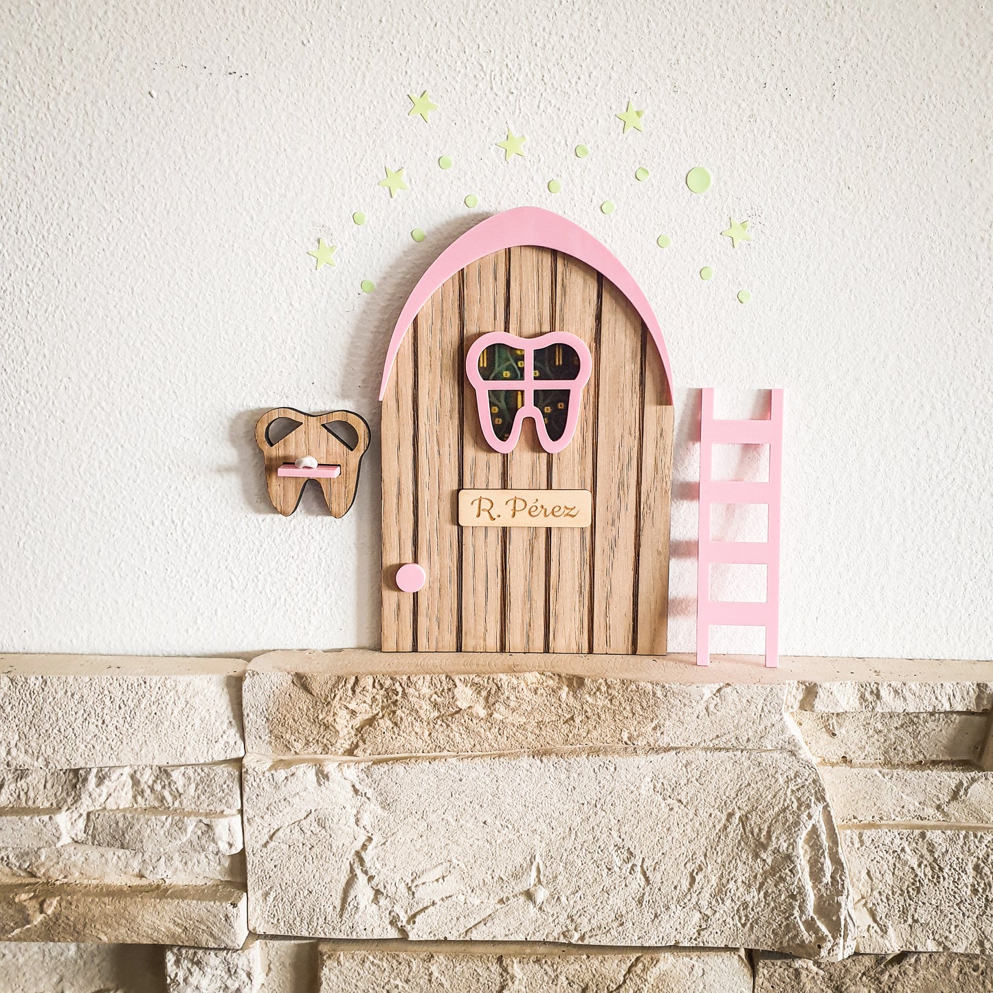 Puerta Ratoncito Pérez madera y rosa
