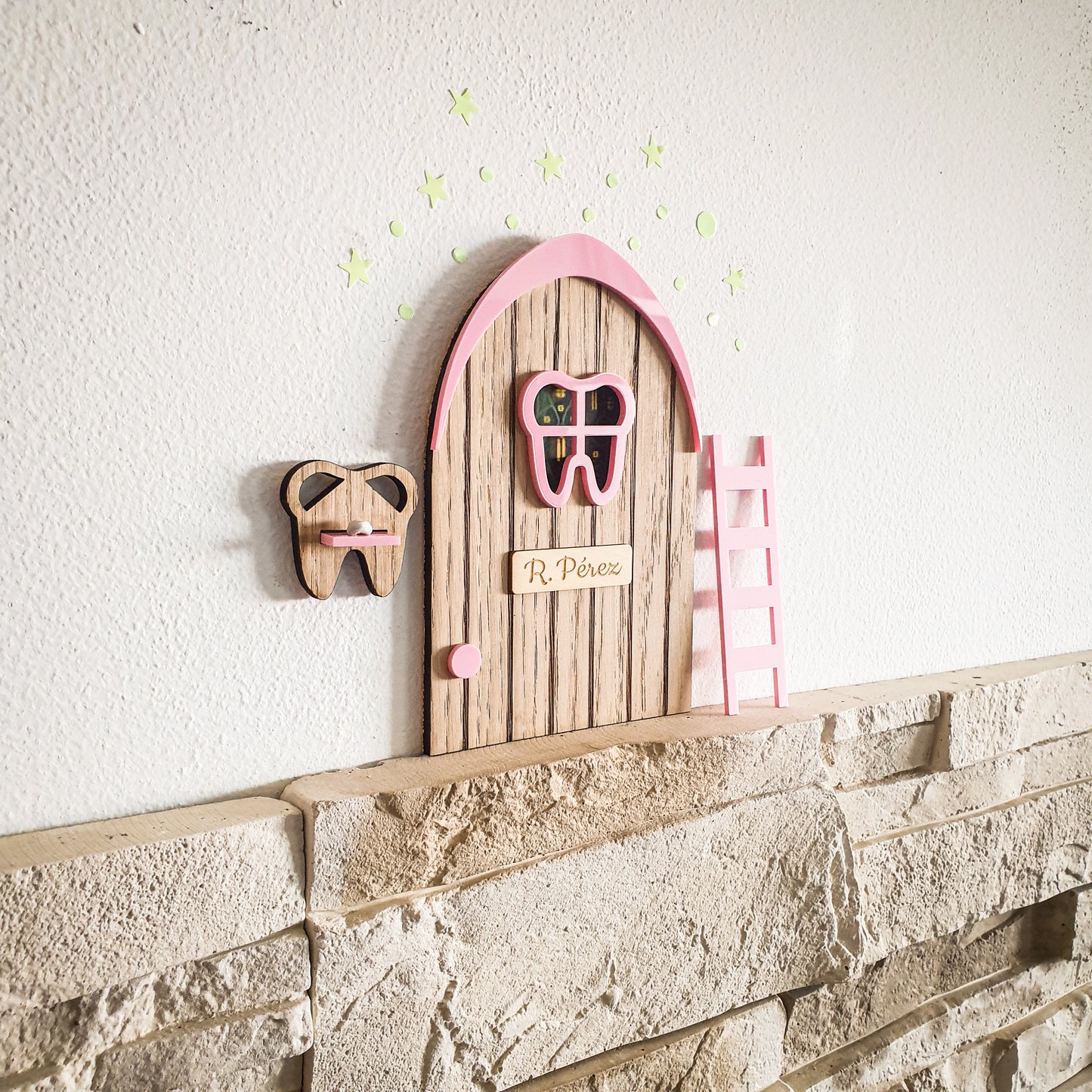 Puerta Ratoncito Pérez madera y rosa