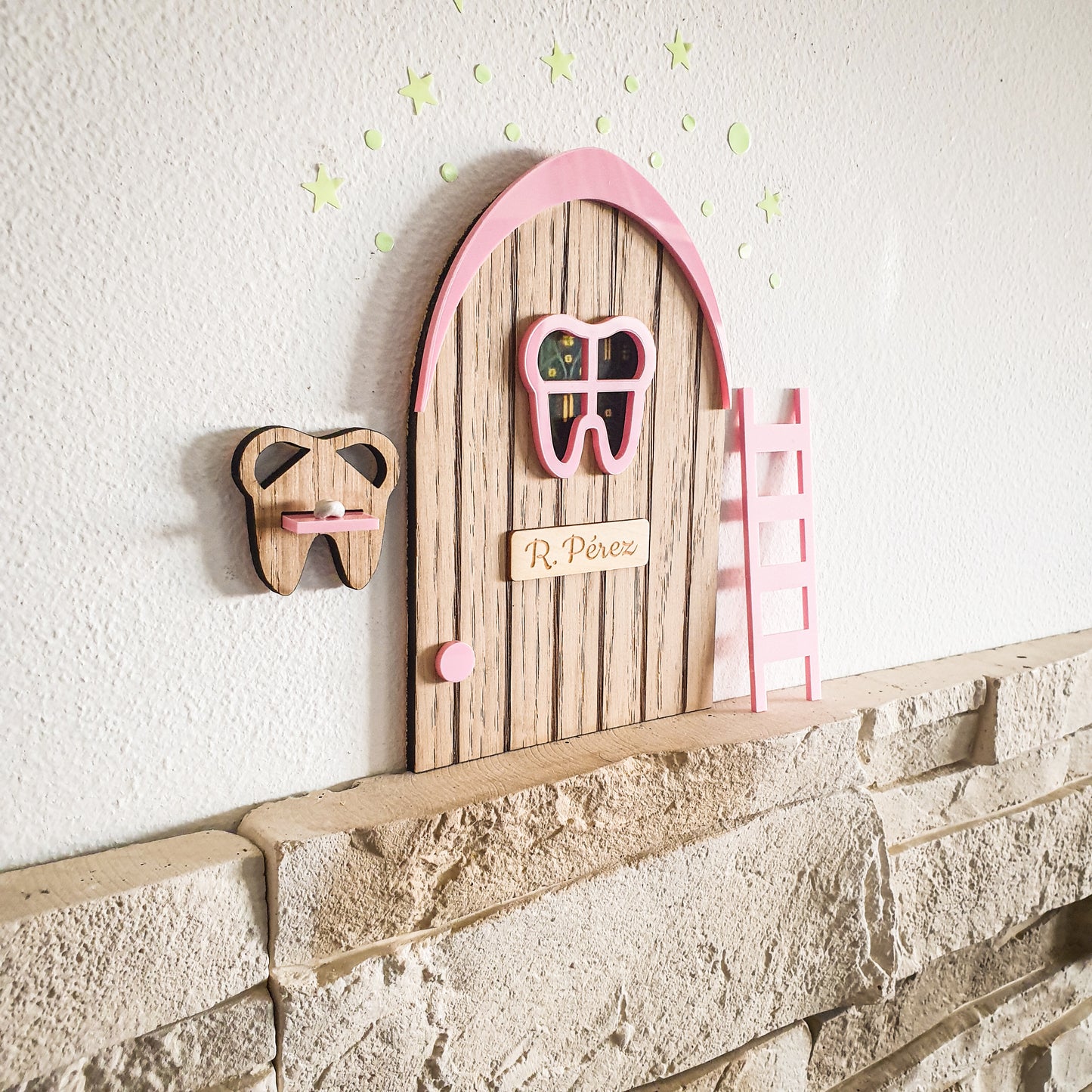 Puerta Ratoncito Pérez madera y rosa